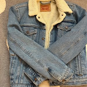 Levi’s women’s Sherpa trucker jacket